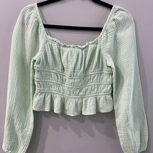 Wild Fable Women’s light green puff sleeve crop top.